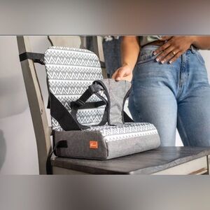 Dreambaby Grab 'N Go booster seat